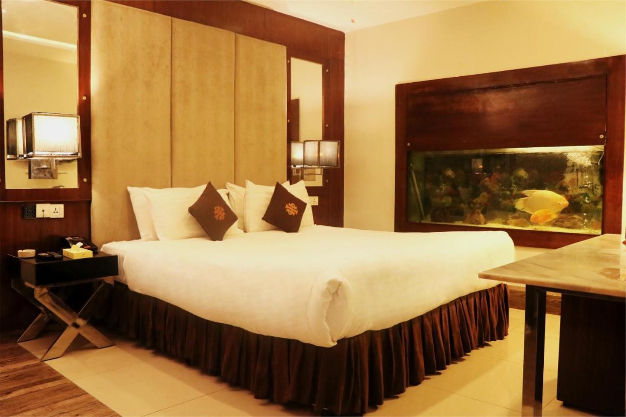 Hilton Suites ลาฮอร์ ภายนอก รูปภาพ