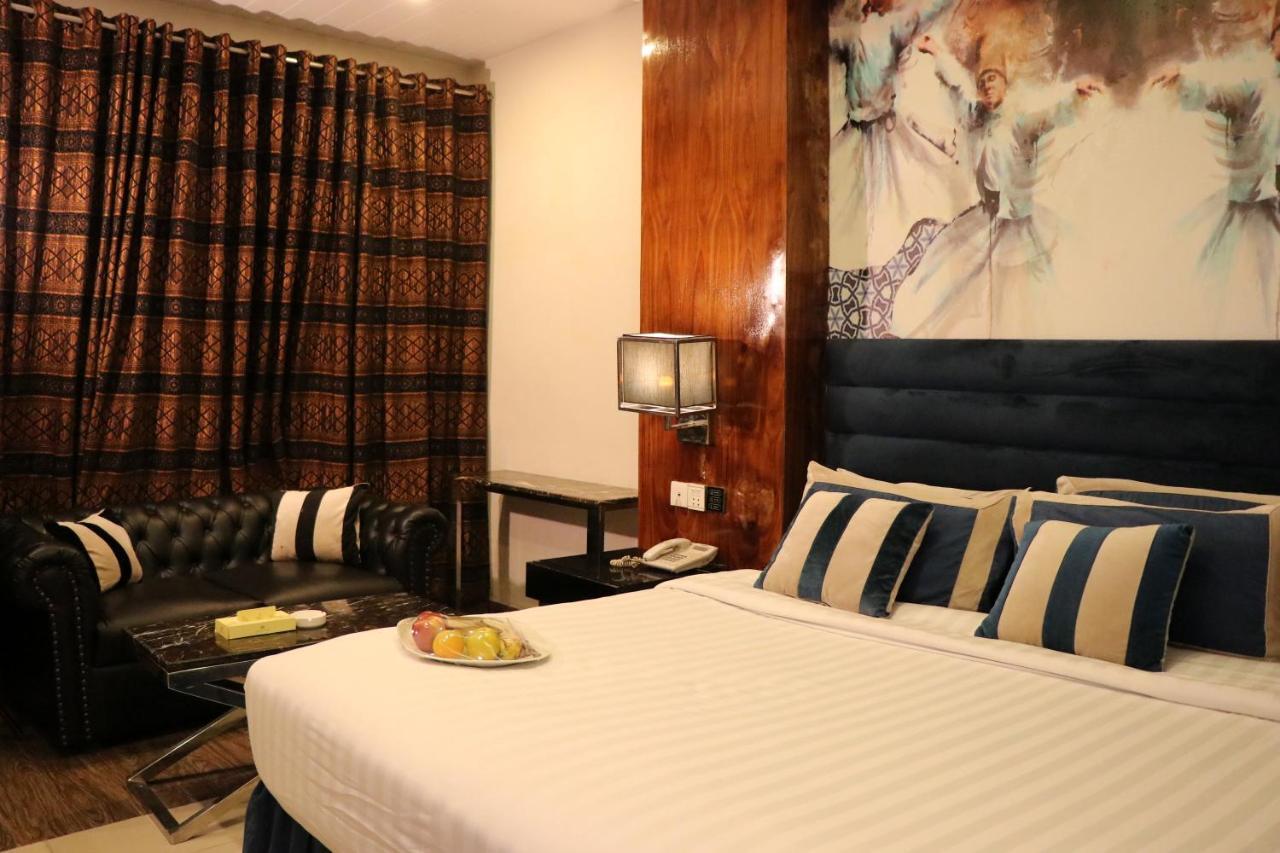 Hilton Suites ลาฮอร์ ภายนอก รูปภาพ