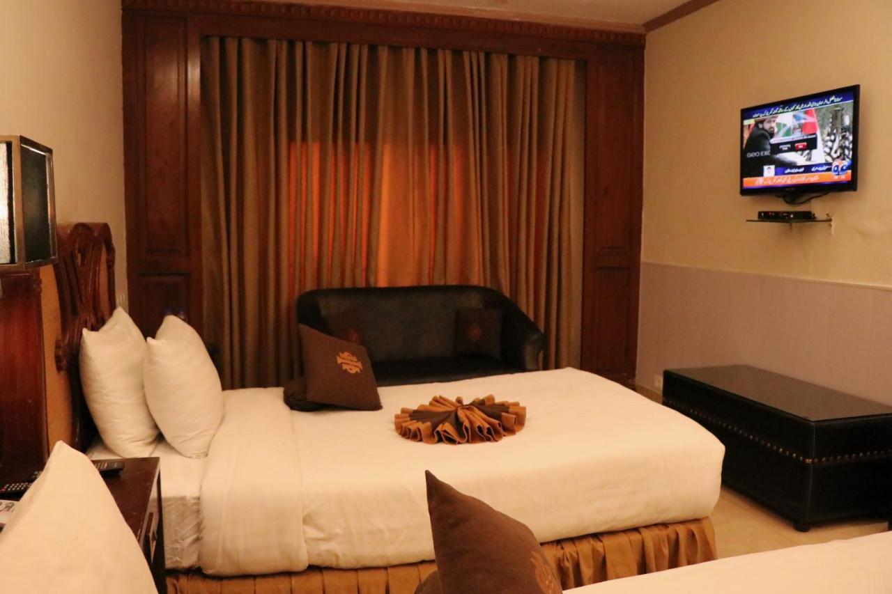 Hilton Suites ลาฮอร์ ภายนอก รูปภาพ