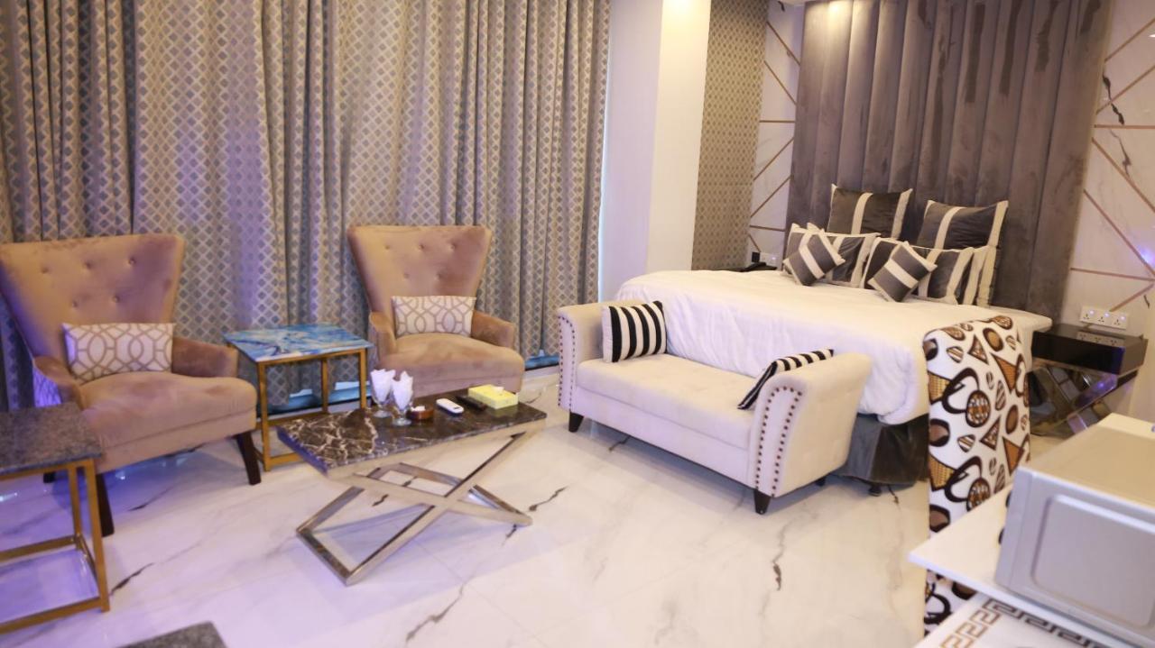 Hilton Suites ลาฮอร์ ภายนอก รูปภาพ