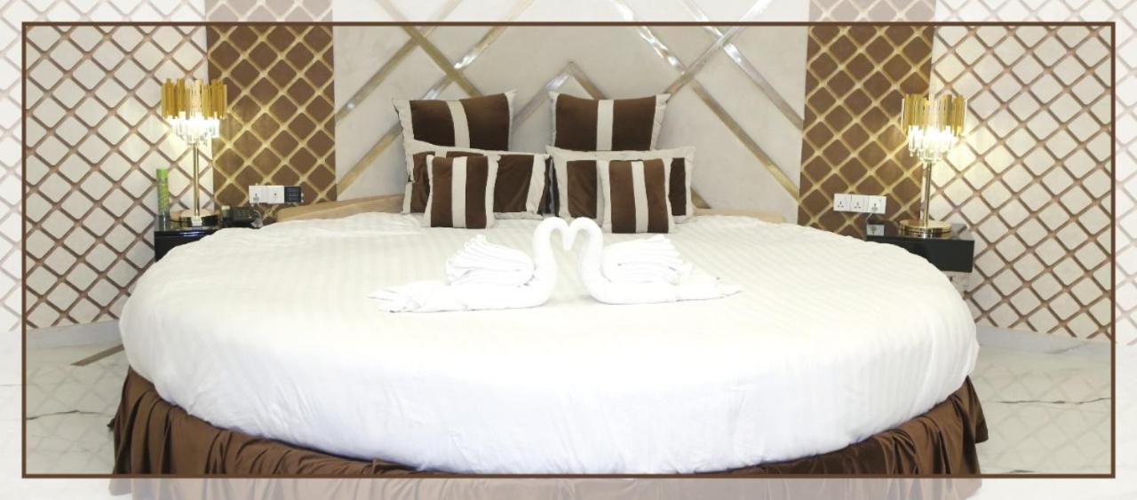 Hilton Suites ลาฮอร์ ภายนอก รูปภาพ