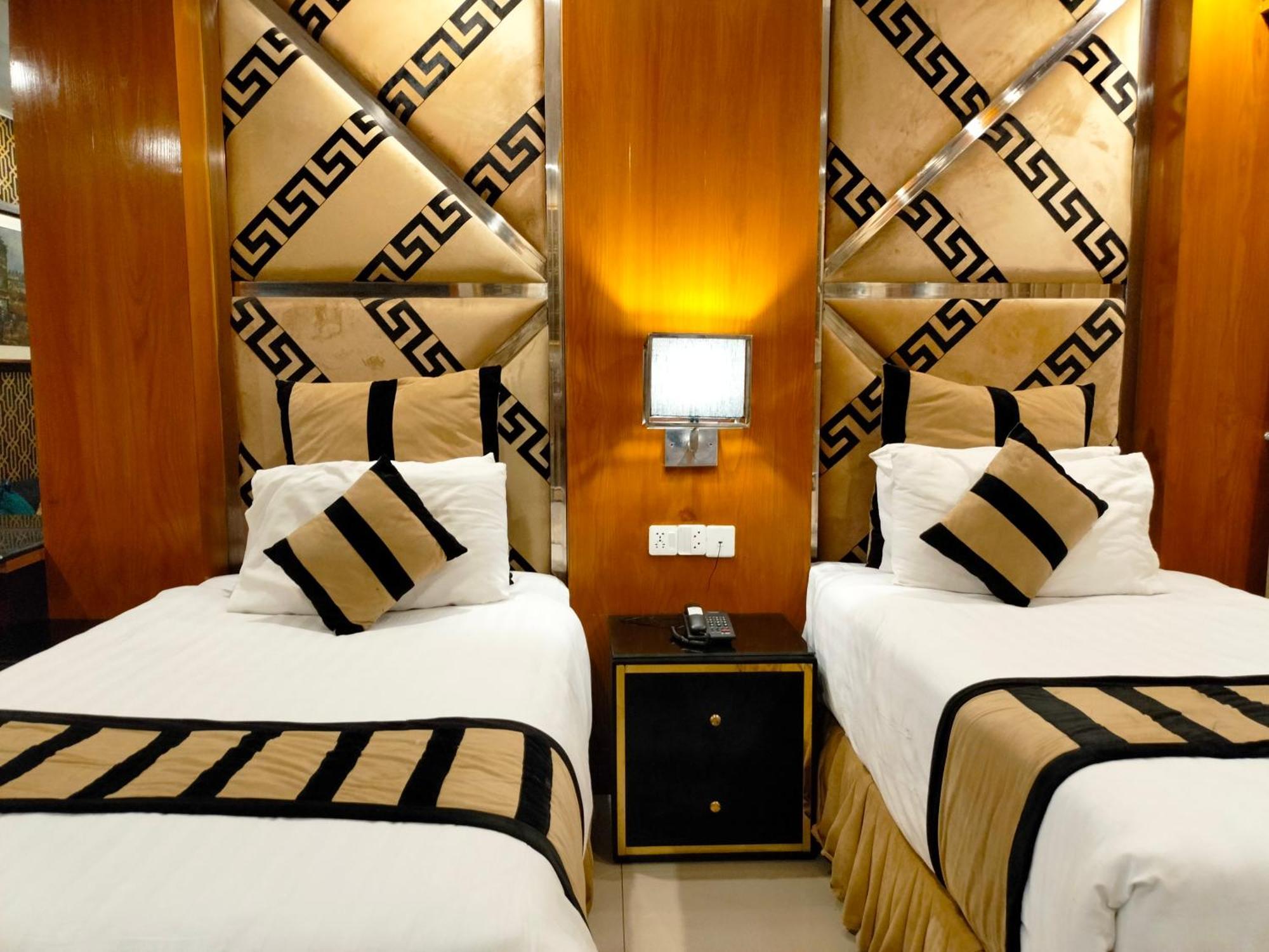 Hilton Suites ลาฮอร์ ภายนอก รูปภาพ