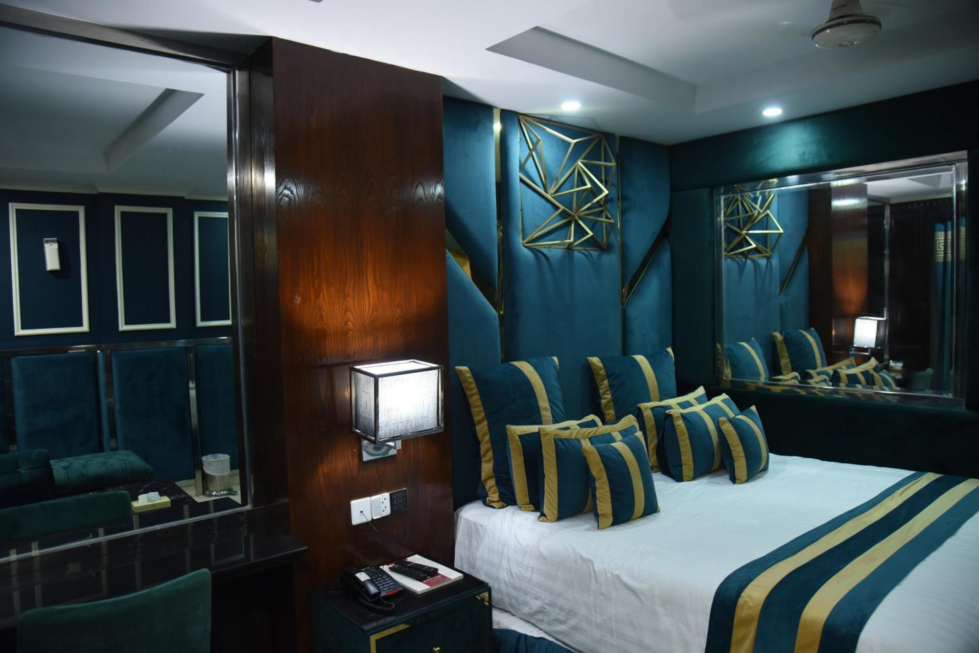 Hilton Suites ลาฮอร์ ภายนอก รูปภาพ