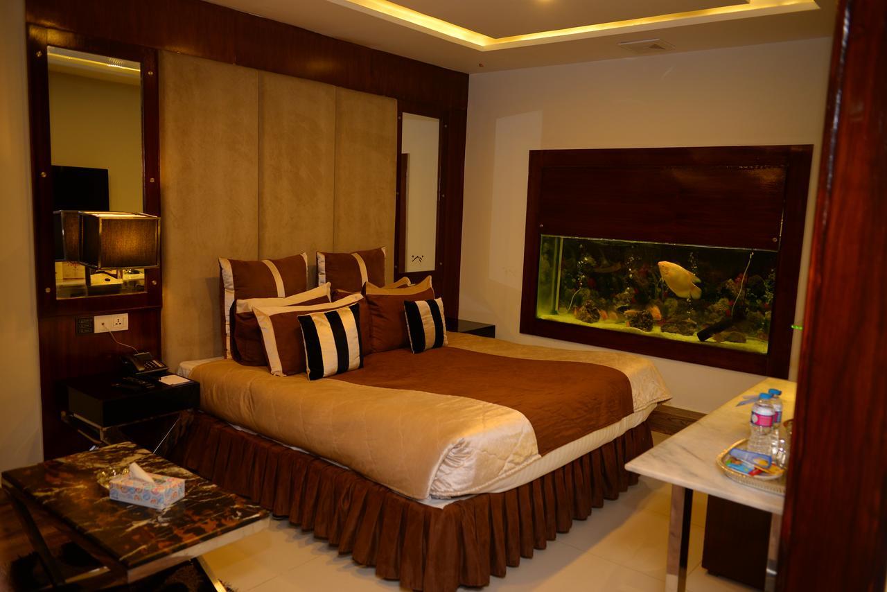 Hilton Suites ลาฮอร์ ภายนอก รูปภาพ